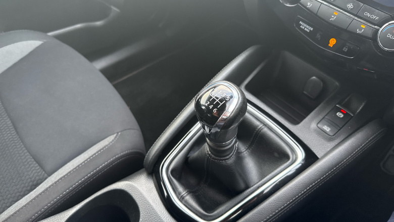 Nissan Qashqai 1.3 DiG-T Acenta Premium 5dr Petrol Hatchback